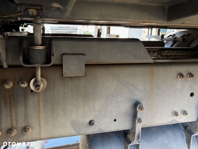 Renault D 26 Wide śmieciarka Euro 6 - 23