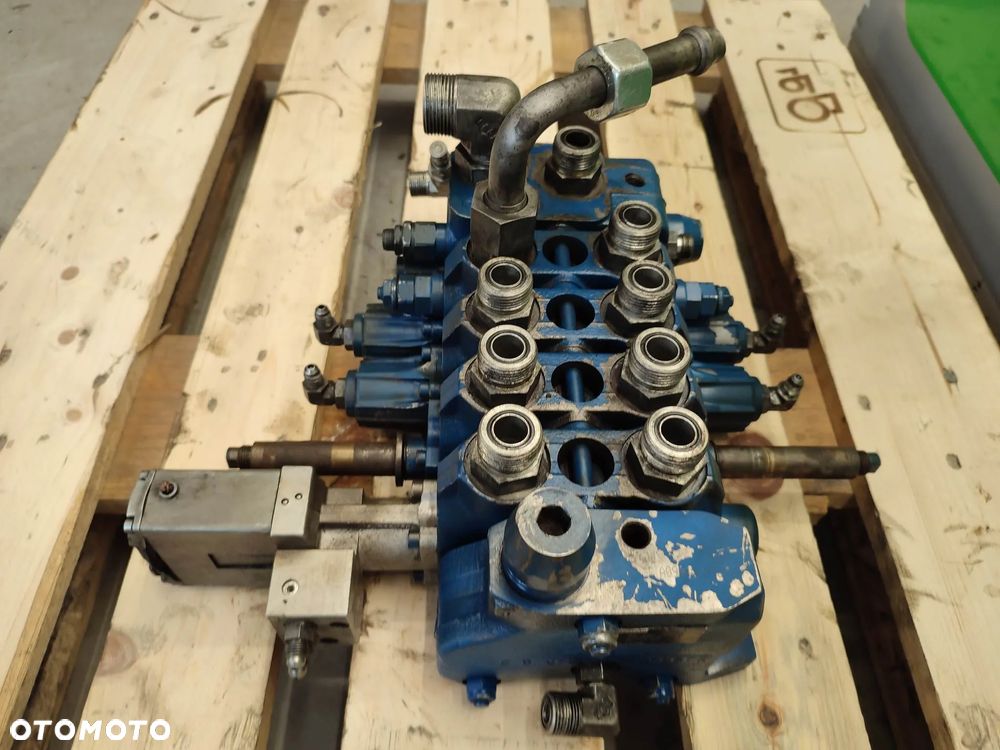 Rozdzielacz hydrauliczny New Holland LM 5090 (ASX01) - 7