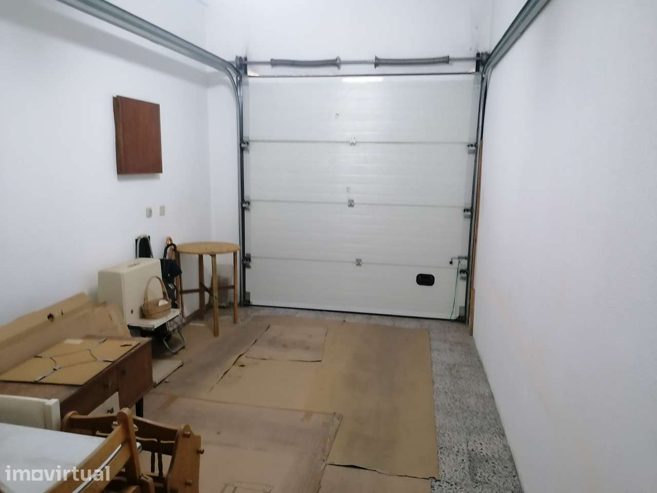 Prédio , localizada em zona central de Stº André, Barreiro. - Grande imagem: 5/18