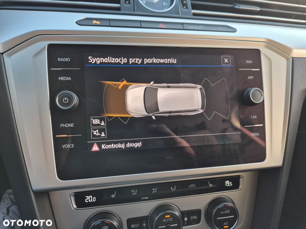 Volkswagen Passat - 36