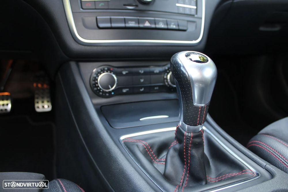 Mercedes-Benz CLA 180 d AMG Line - 15