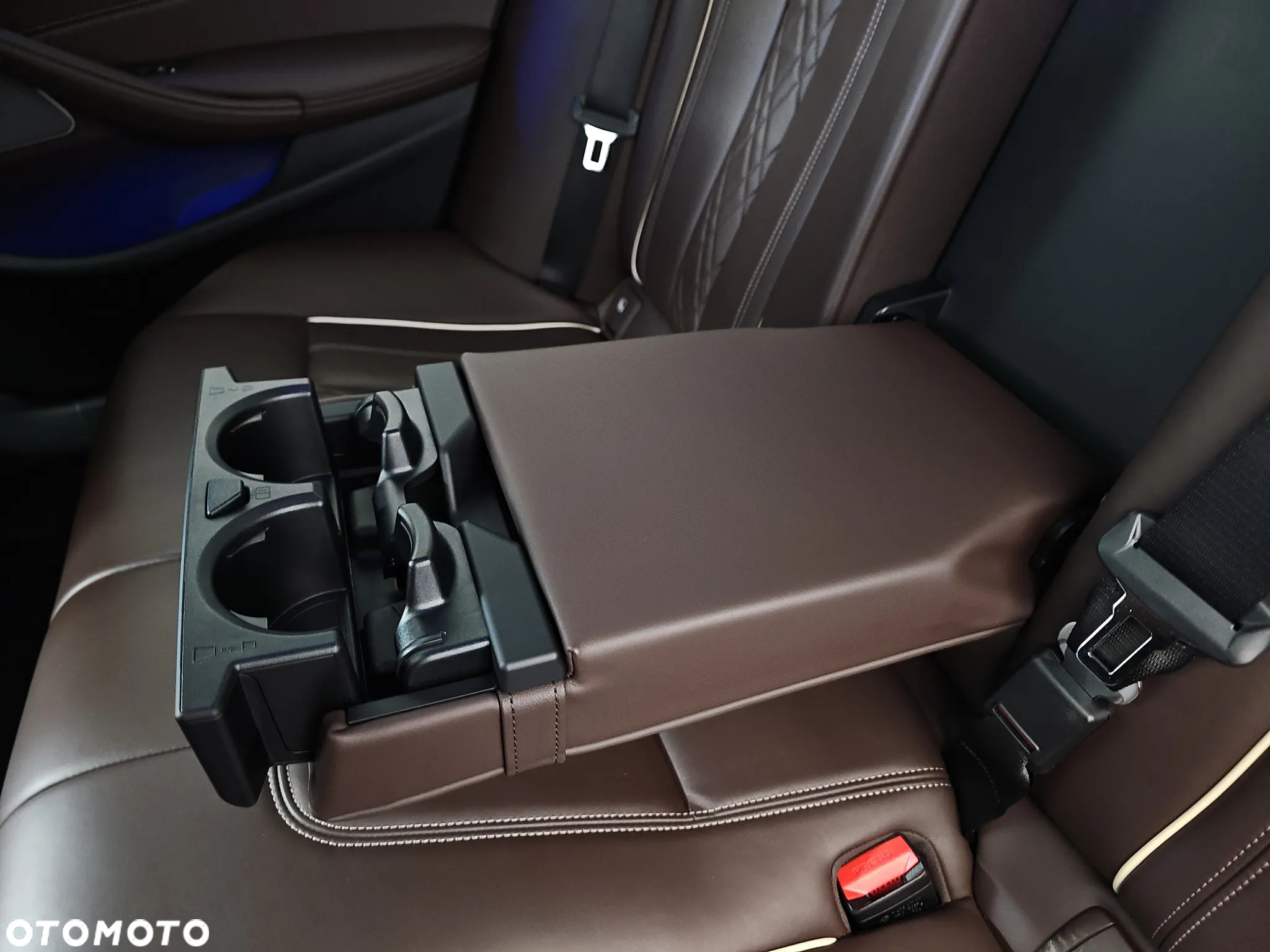 BMW Seria 5 M550i xDrive - 32