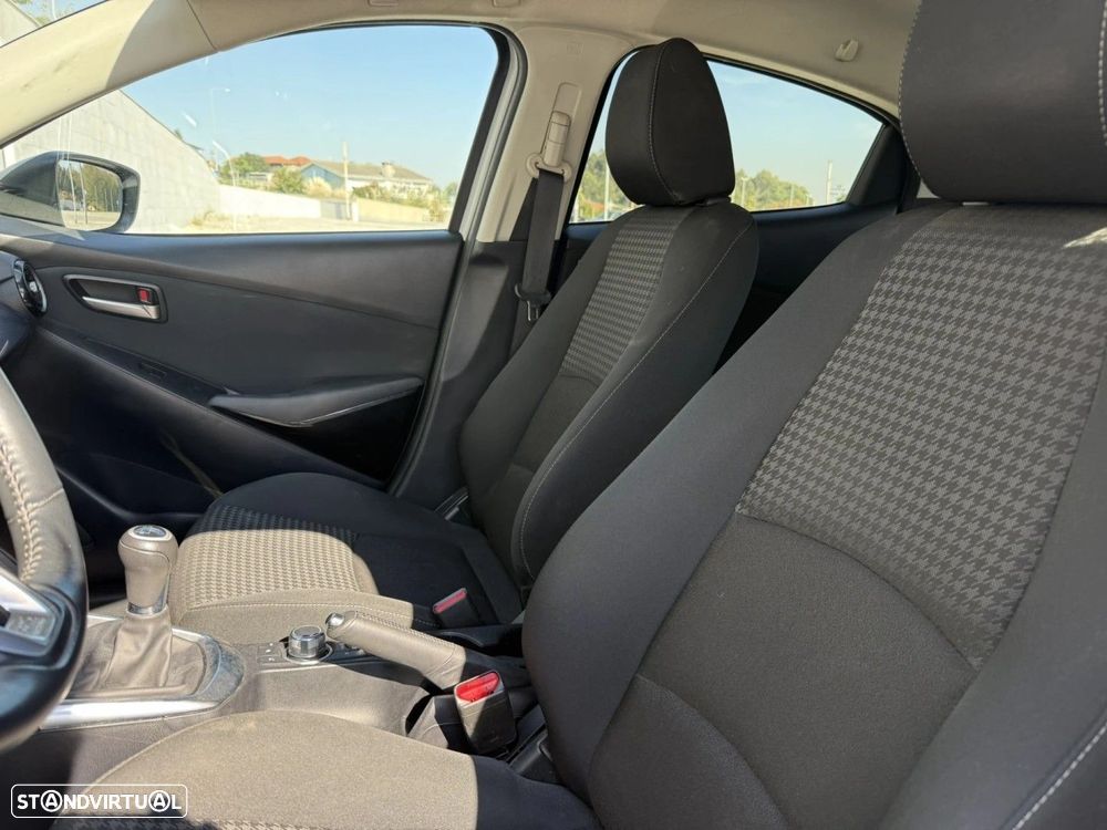 Mazda 2 1.5 Sky-G Evolve Navi - 12