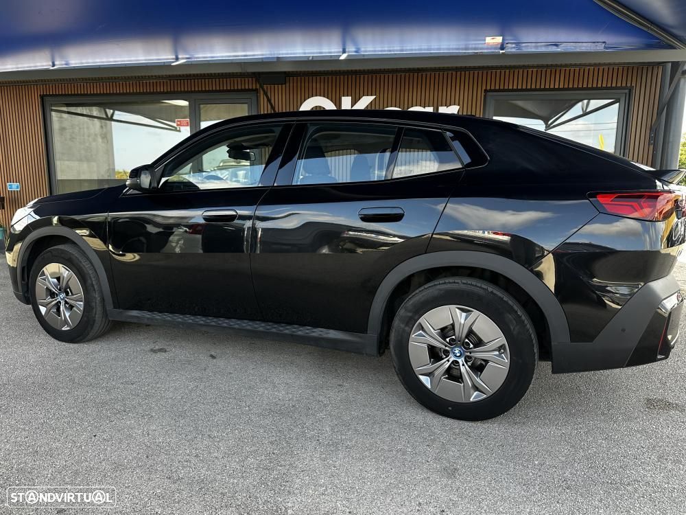 BMW iX2 eDrive20 — fotografia 12