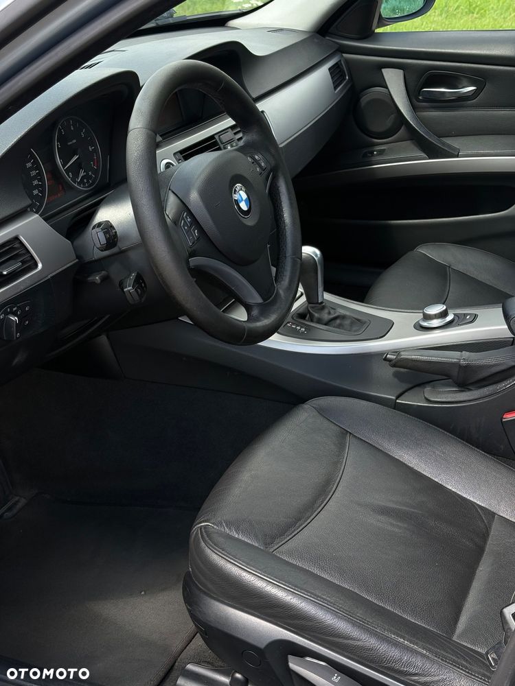 BMW Seria 3 320i - 8