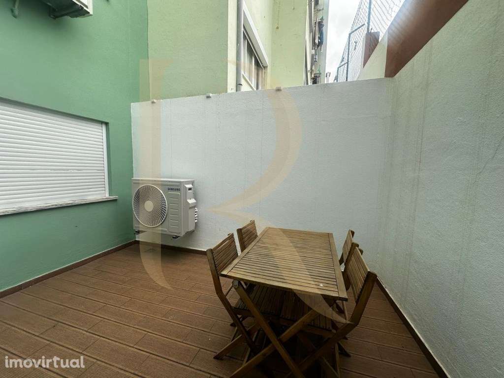 Apartamento T2 remodelado com terraço no centro de Almada - Grande imagem: 3/20