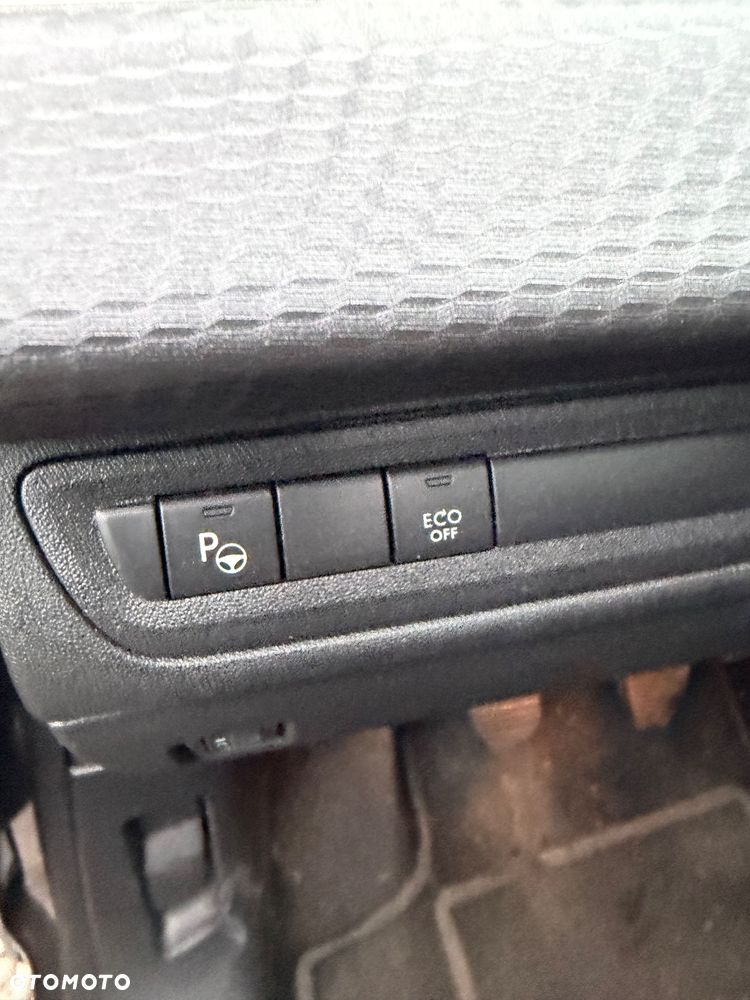 Peugeot 208 PureTech 82 Start & Stop Allure - 19