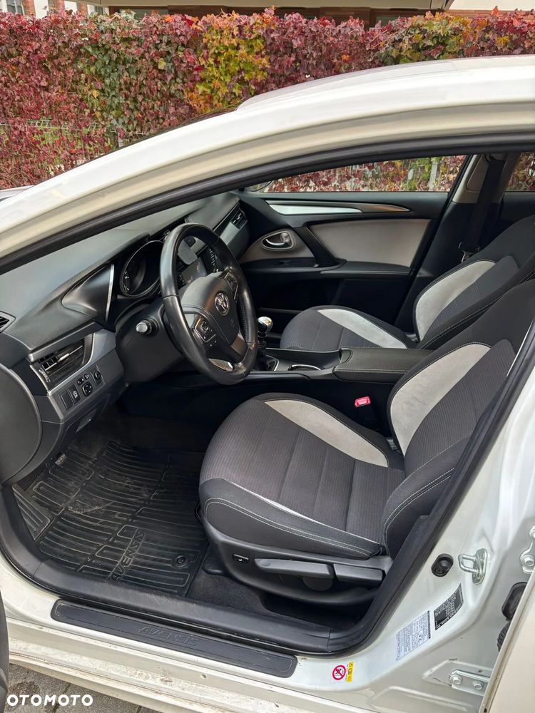 Toyota Avensis 2.0 D-4D Premium - 13