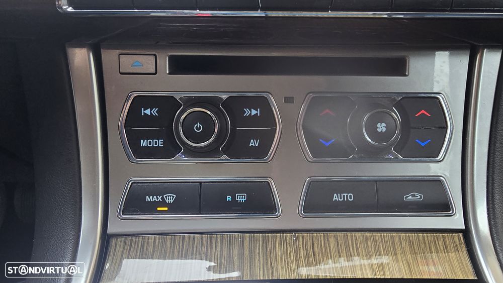 Jaguar XF Sportbrake 2.2 D Premium Luxury - 24