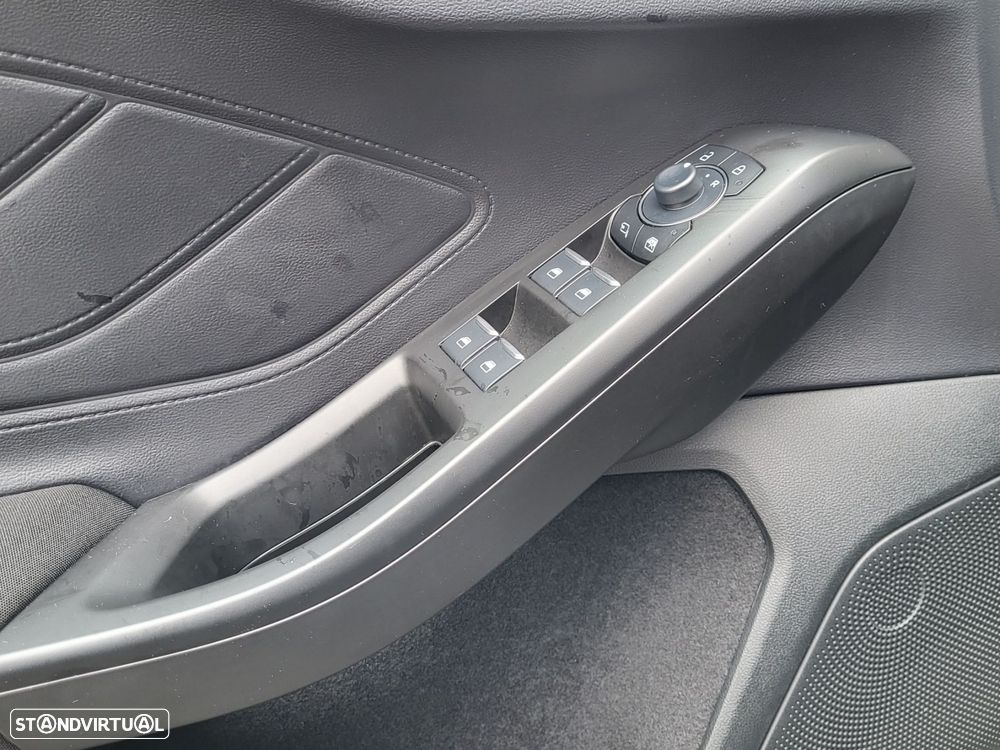 Ford Focus 1.0 EcoBoost MHEV ST-Line X - 19