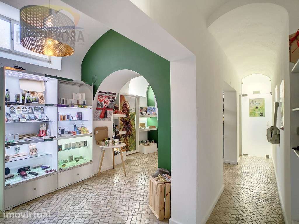 Duas lojas contiguas para venda no Centro Histórico de Évora - Grande imagem: 2/15