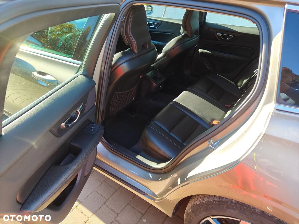 Volvo V60 D4 Geartronic Momentum Pro - 23