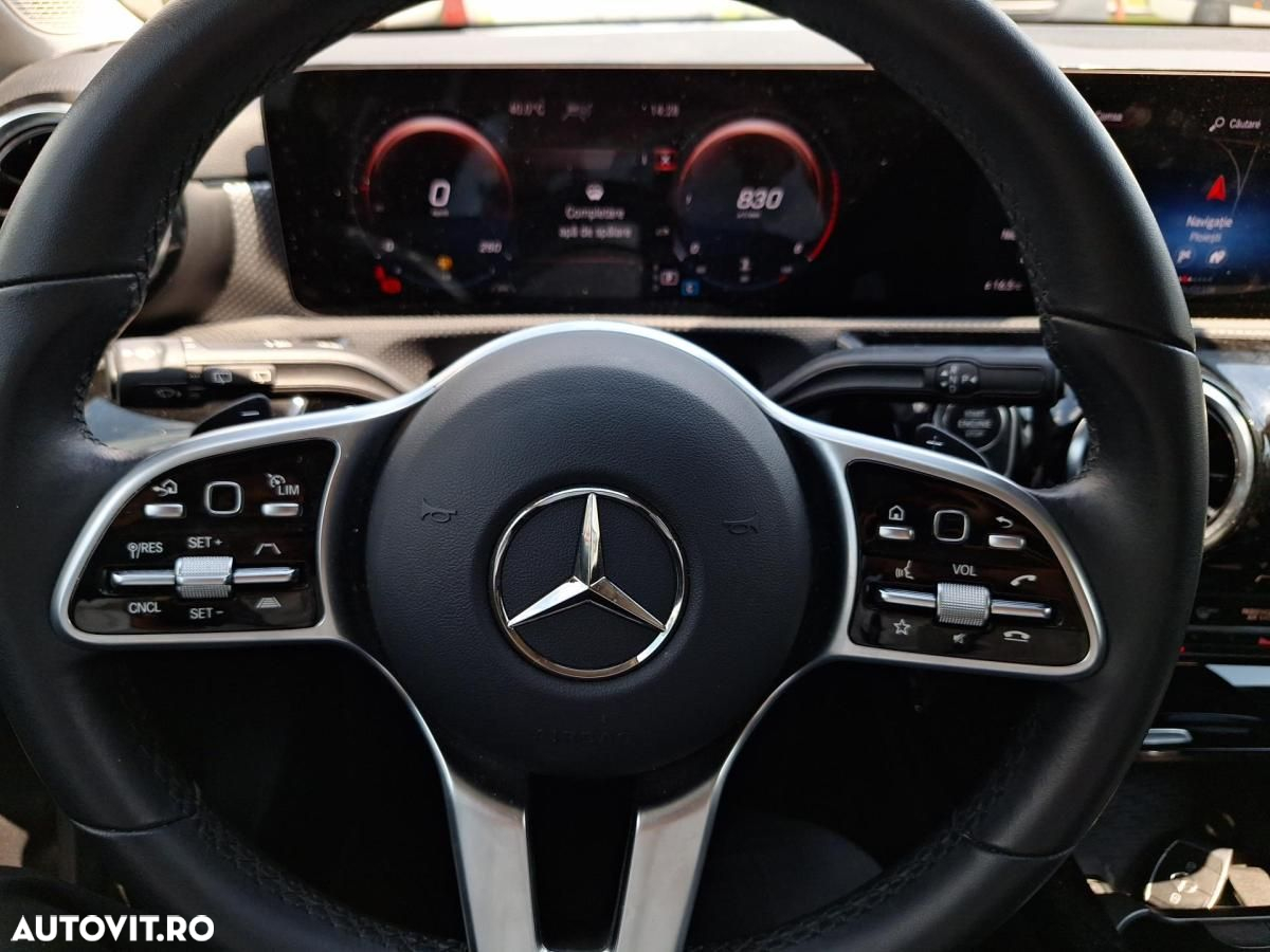 Mercedes-Benz A 220 d Sedan Aut. - 11
