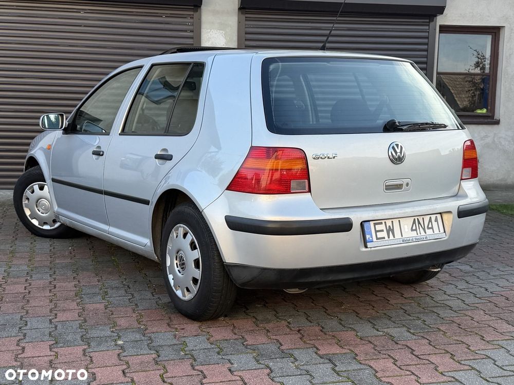 Volkswagen Golf - 6
