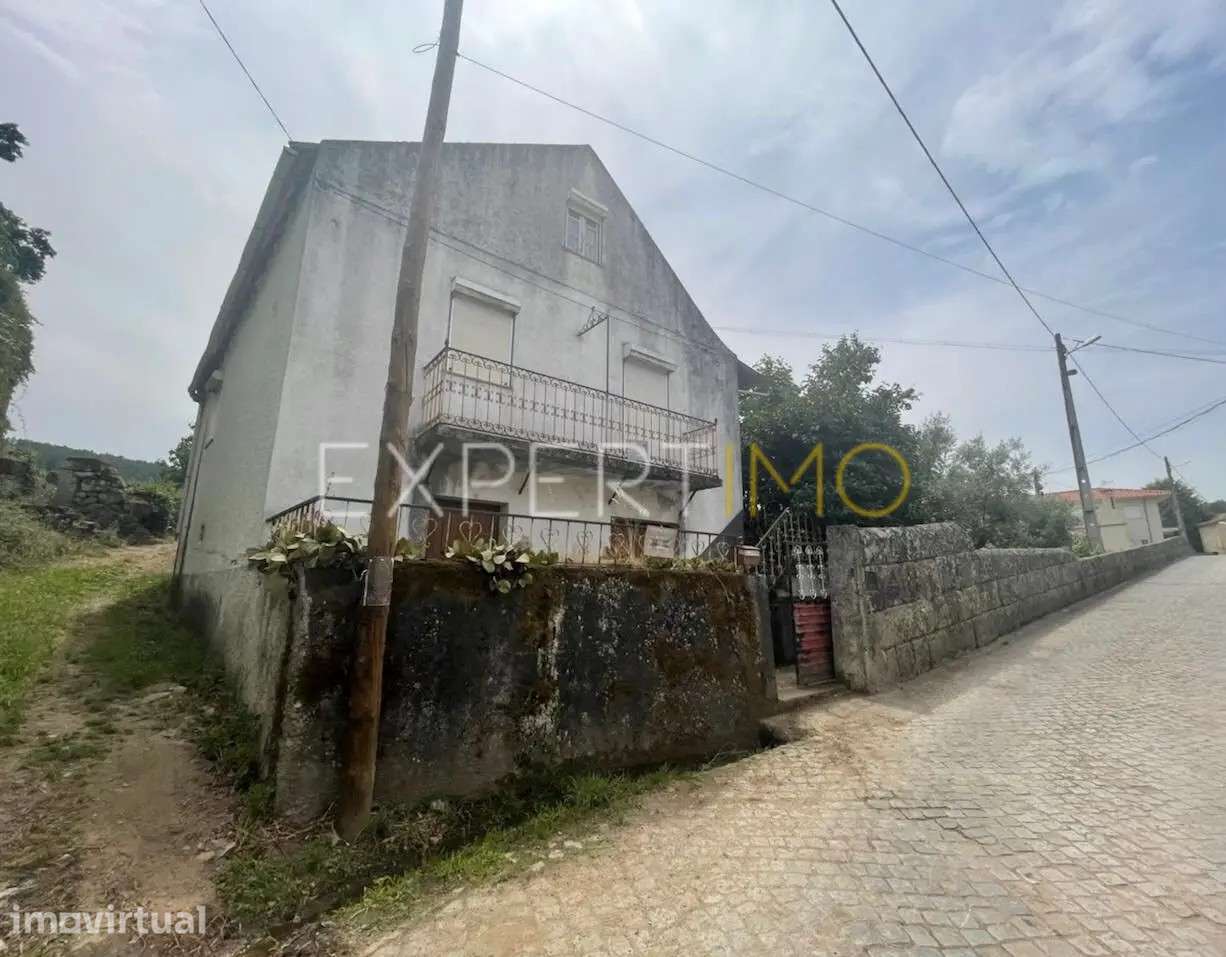 Moradia com terreno, situada em São Paio, muito próxima da cidade... - Grande imagem: 5/21