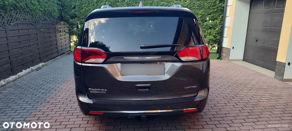 Chrysler Pacifica - 5