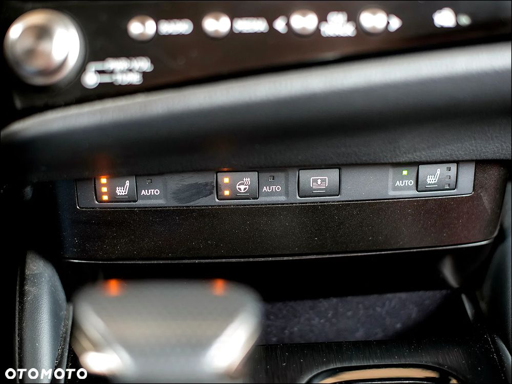 Lexus ES 300h F Sport - 23
