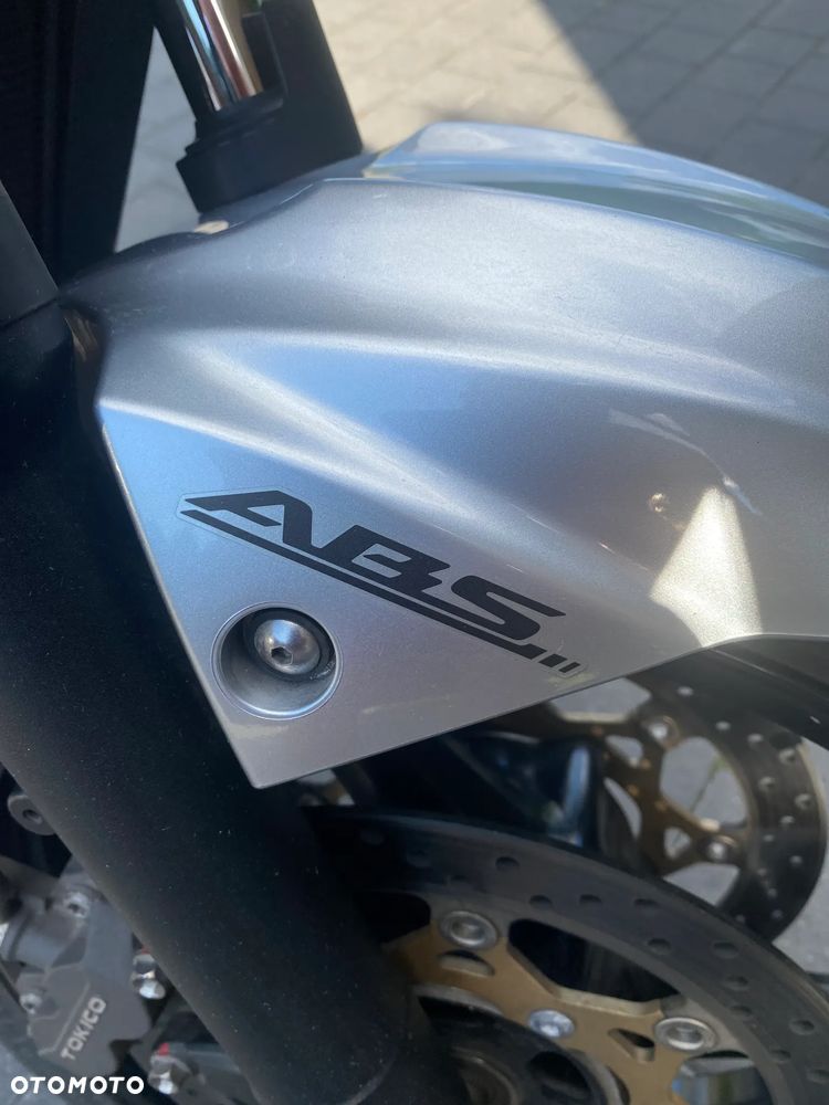 Suzuki GSR - 4