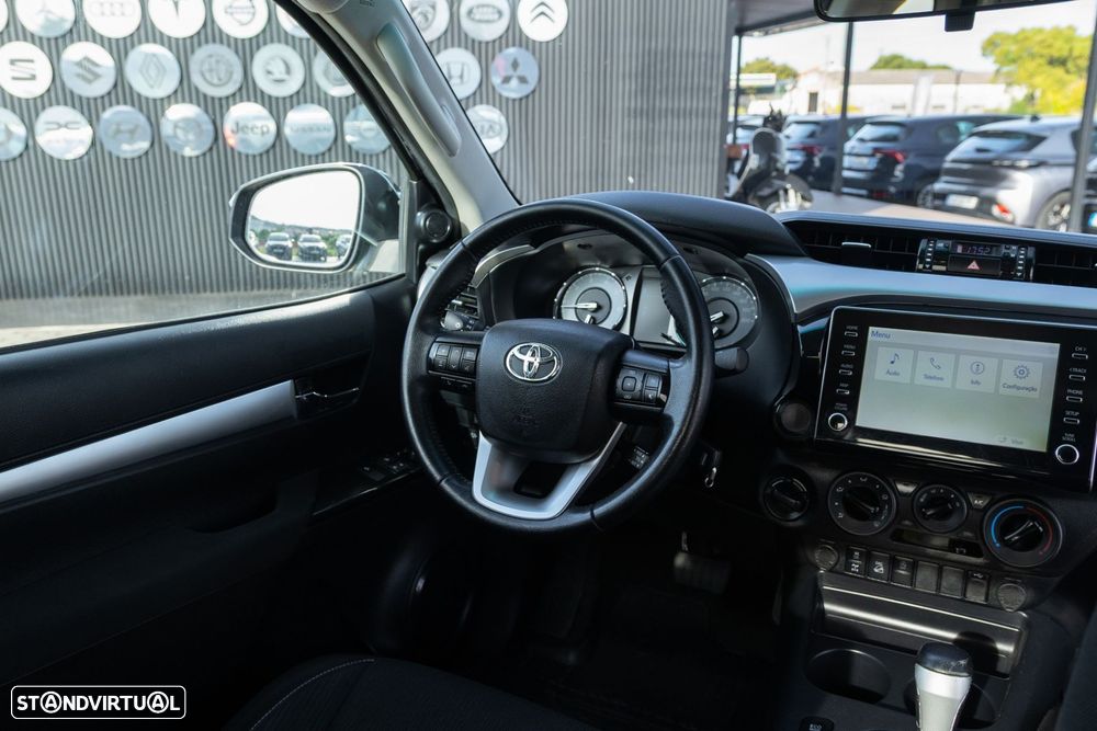 Toyota Hilux 2.4 D-4D 4WD CD Tracker S CA - 17