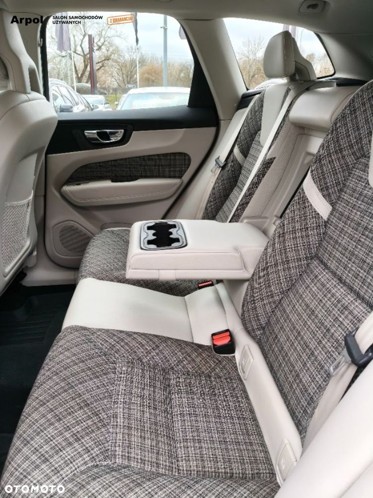 Volvo XC 60 T5 AWD Momentum - 28