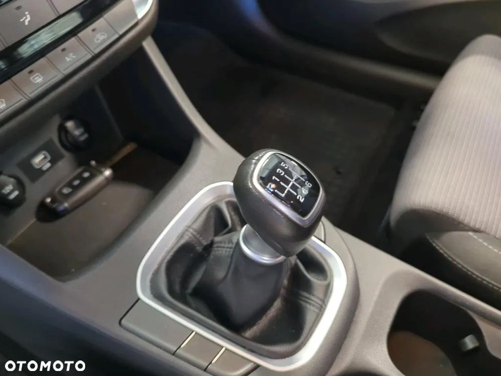 Hyundai i30 1.6 D Classic + - 12