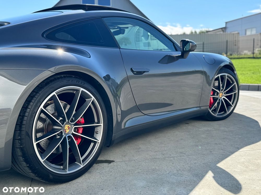 Porsche 911 Carrera 4S - 12