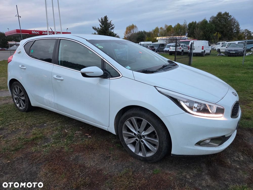 Kia Ceed 1.6 CRDi 128 Dream Team Edition - 12