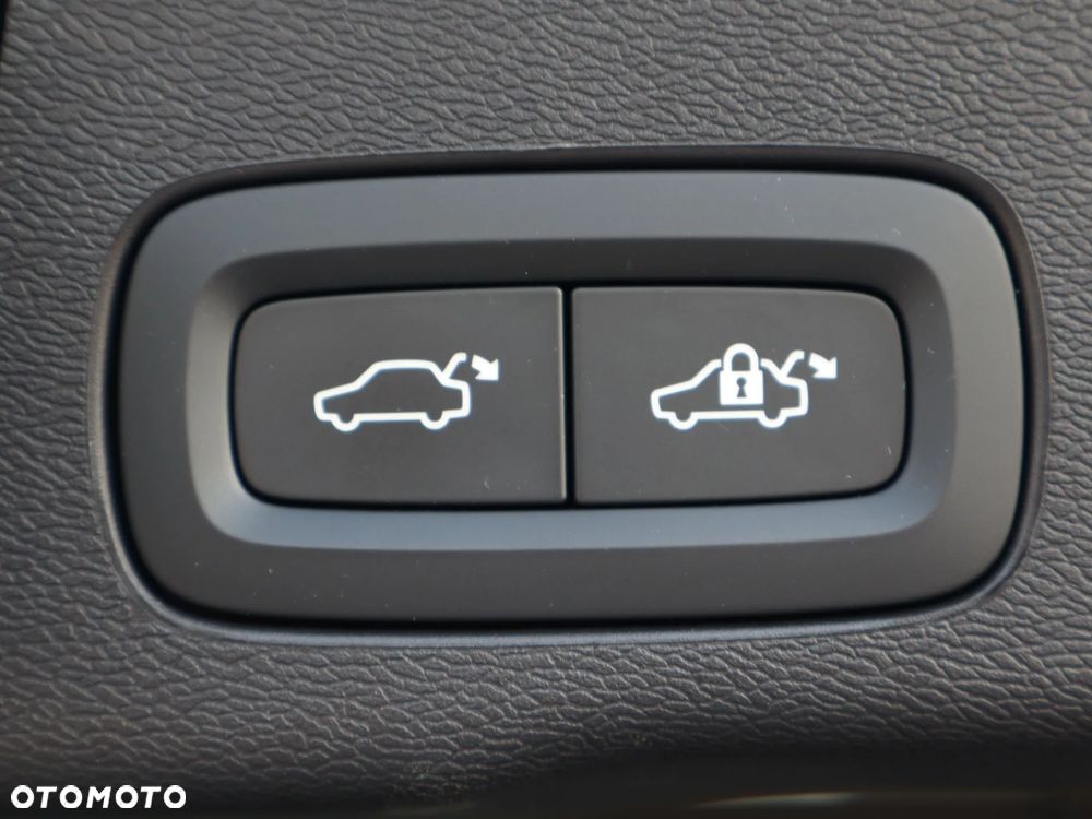 Volvo XC 60 T8 Plug-In Hybrid AWD Ultimate Dark - 18