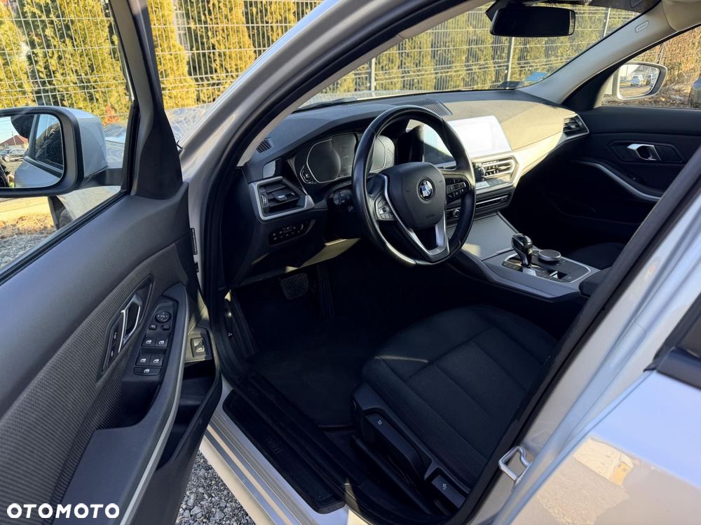BMW Seria 3 320d xDrive - 9