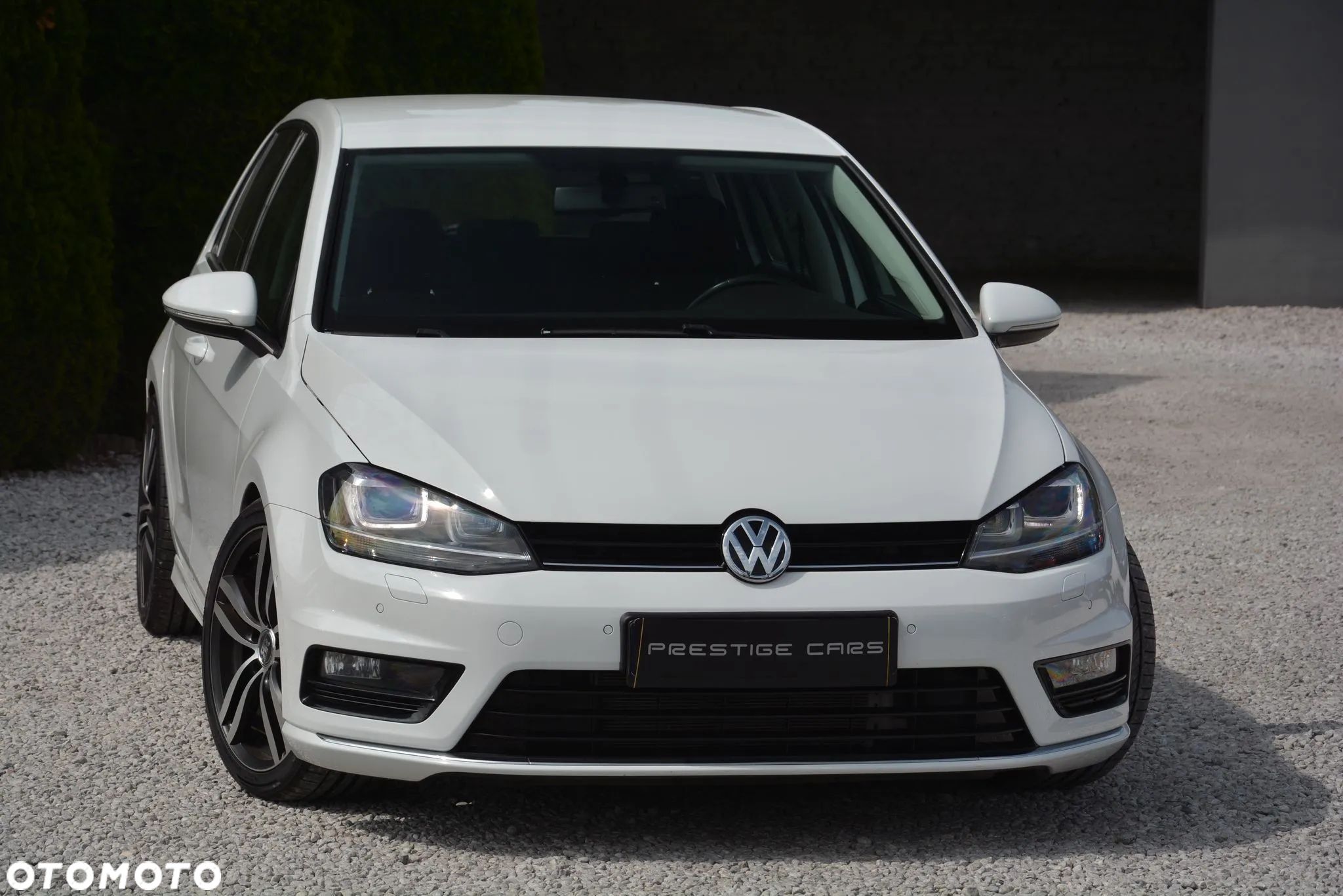 Volkswagen Golf - 1