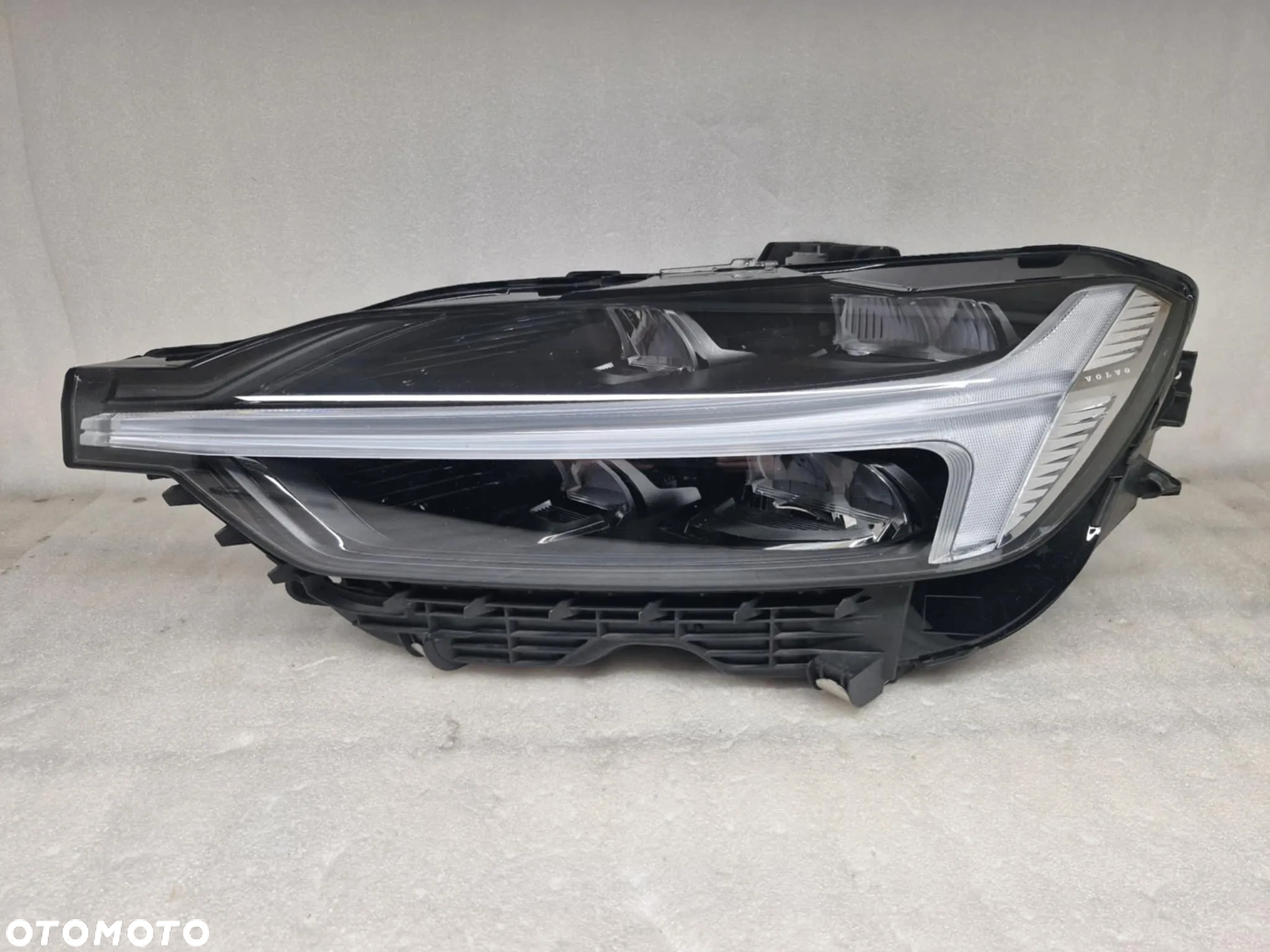 VOLVO XC60 II MID LED LAMPA LEWA/PRAWA PRZÓD 32337374/32337375 KOMPLET - 18