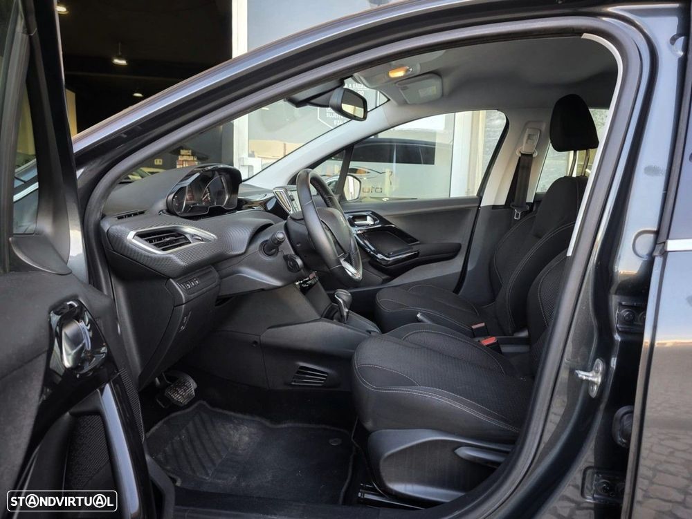 Peugeot 208 1.2 PureTech Allure EAT6 - 23