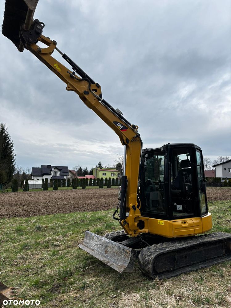 Caterpillar - 22