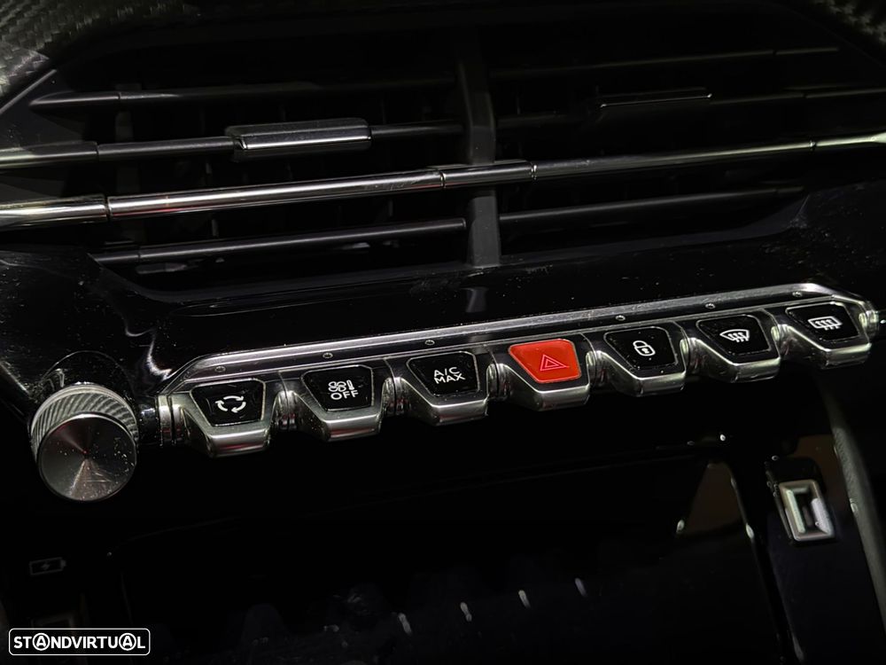 Peugeot 2008 1.5 BlueHDi Allure EAT8 - 26