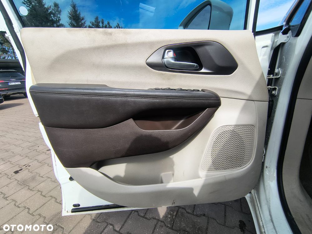 Chrysler Pacifica - 11