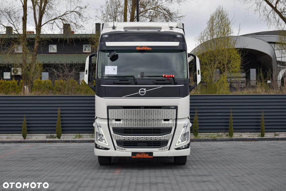 Volvo FH500 / EURO 6 / NOWY MODEL / KLIMATYZACJA POSTOJOWA / ACC / LEDY / 2 ZBIORNIKI / 2022 / NISKI PRZEBIEG / SERWISOWANY / SPROWADZONY - 2