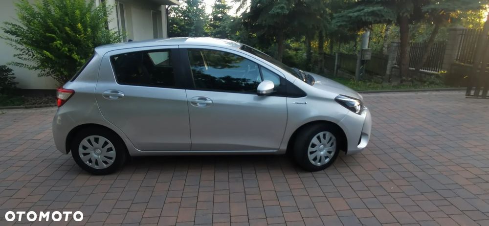 Toyota Yaris Hybrid 100 Active EU6 - 4