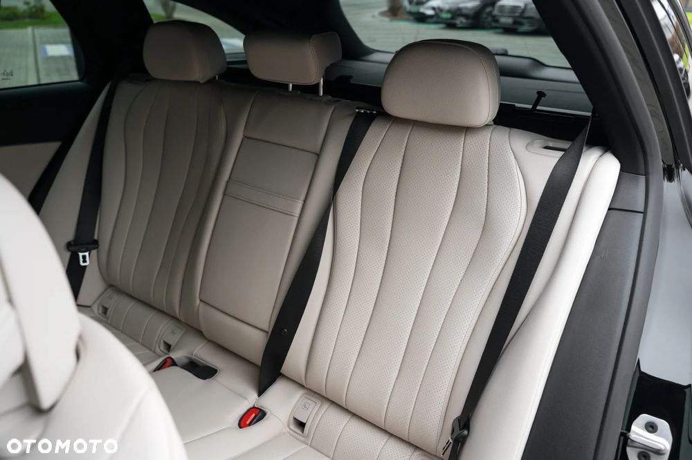 Mercedes-Benz Klasa E 220 d mHEV 4-Matic AMG 9G-Tronic - 14
