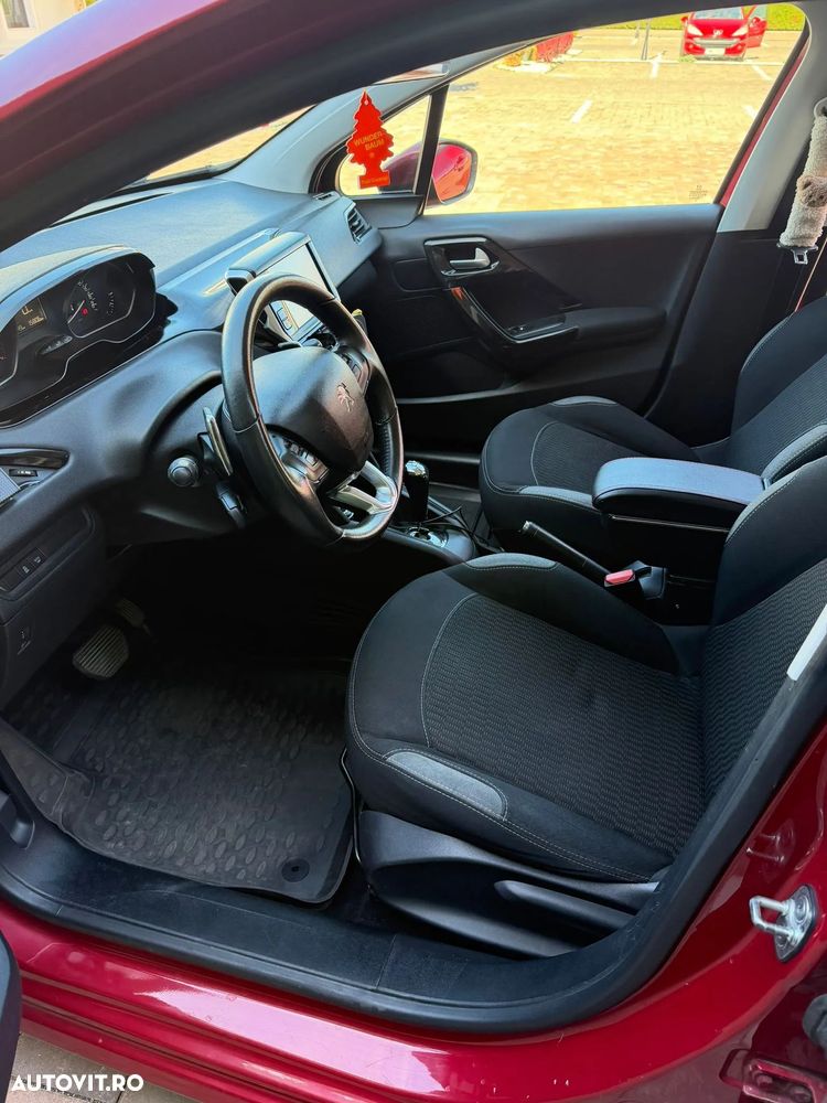 Peugeot 208 - 15