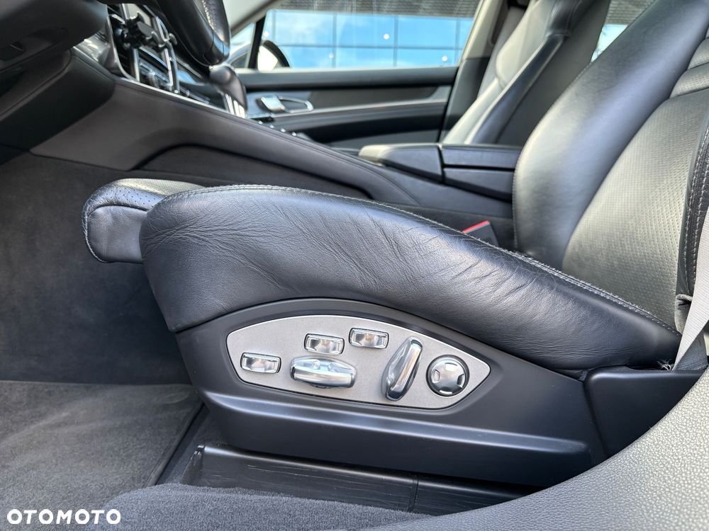 Porsche Panamera 4S - 12