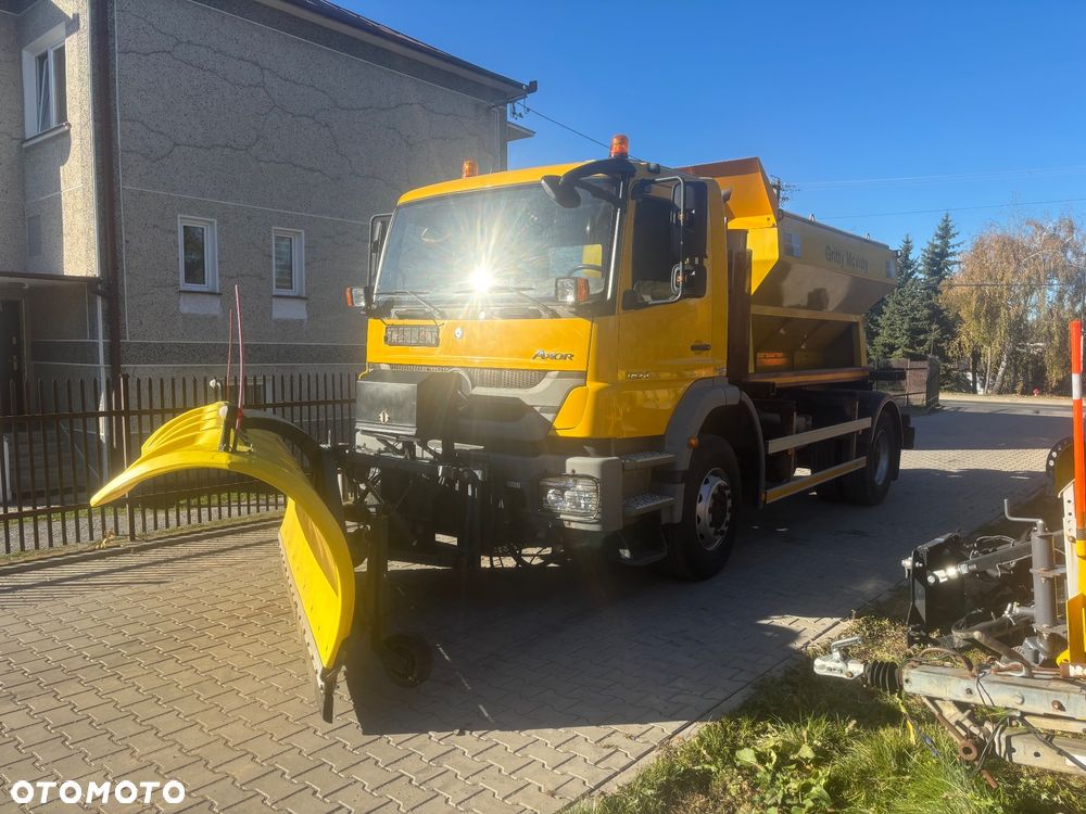Mercedes-Benz AXOR 1824 4x2 piaskarka solarka schmidt pług - 1