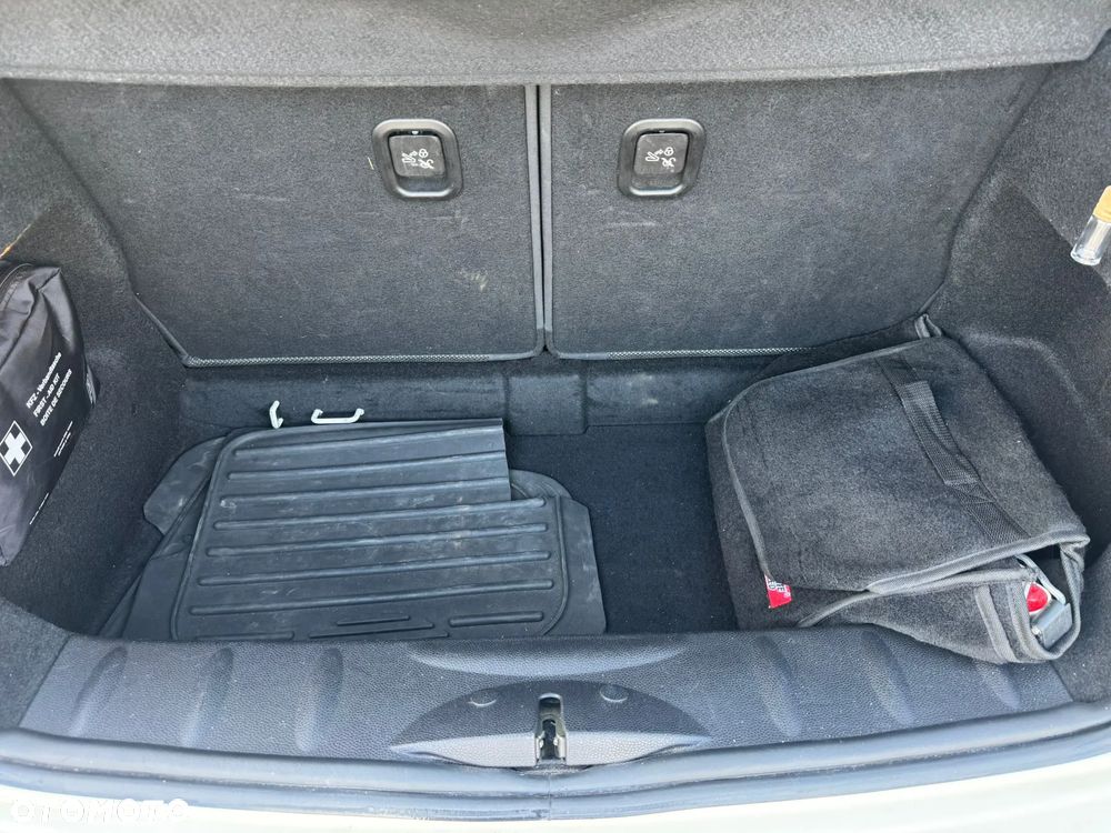 MINI Cooper Standard - 12