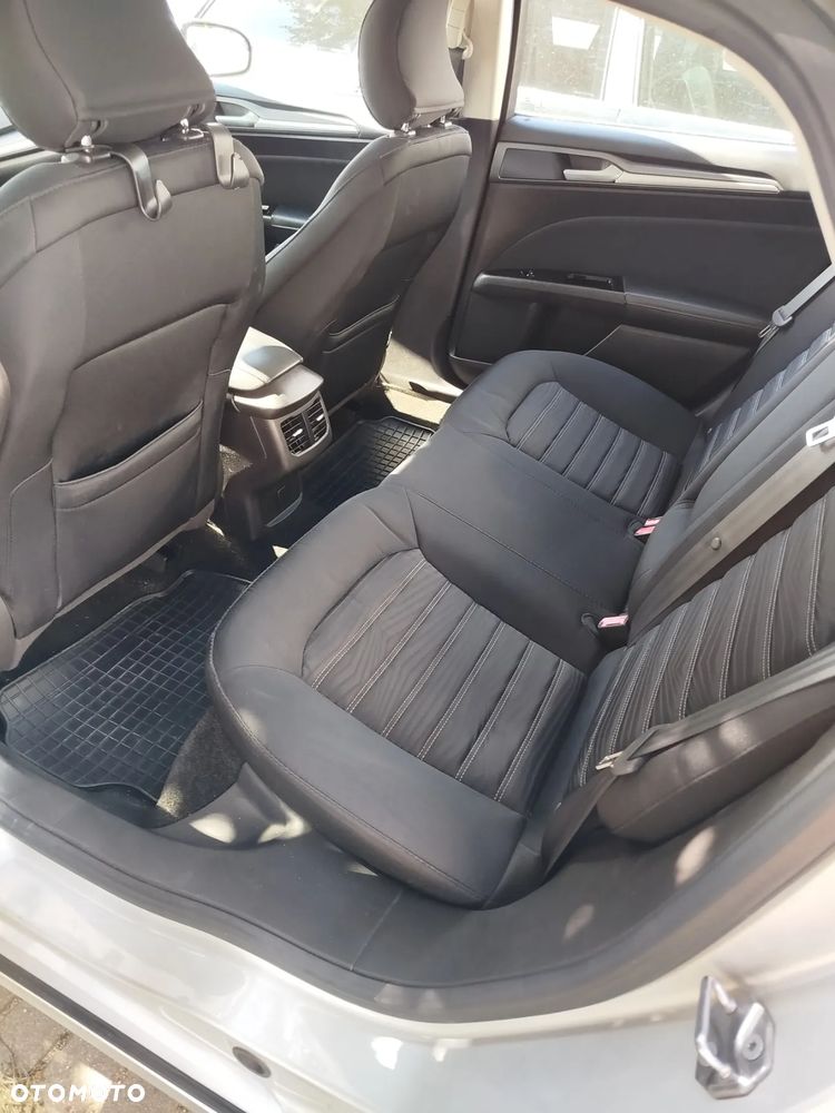 Ford Fusion - 26