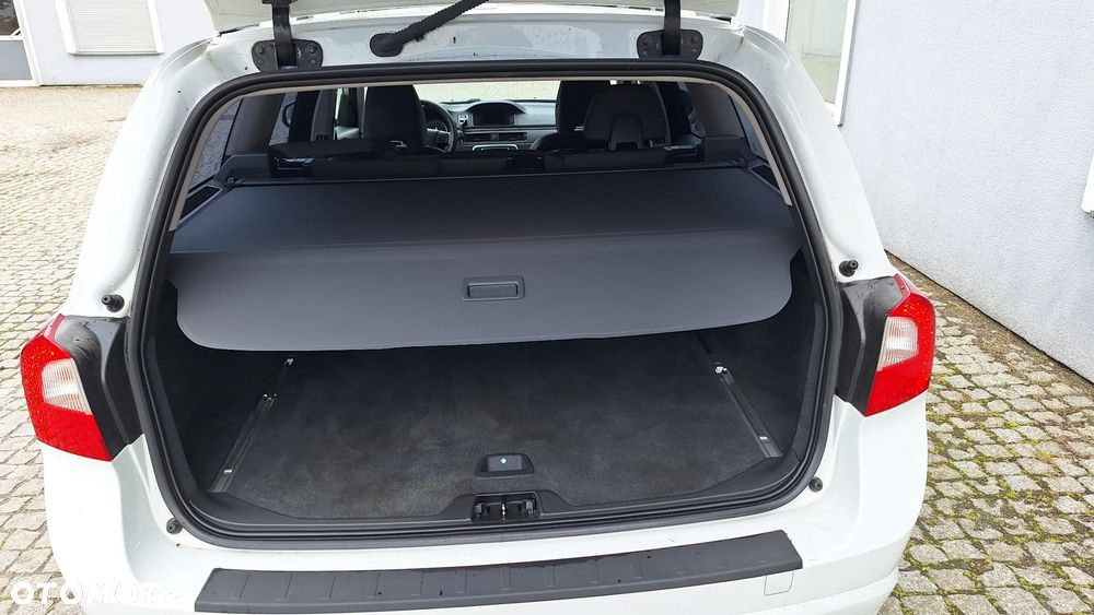 Volvo V70 T4 Momentum - 10