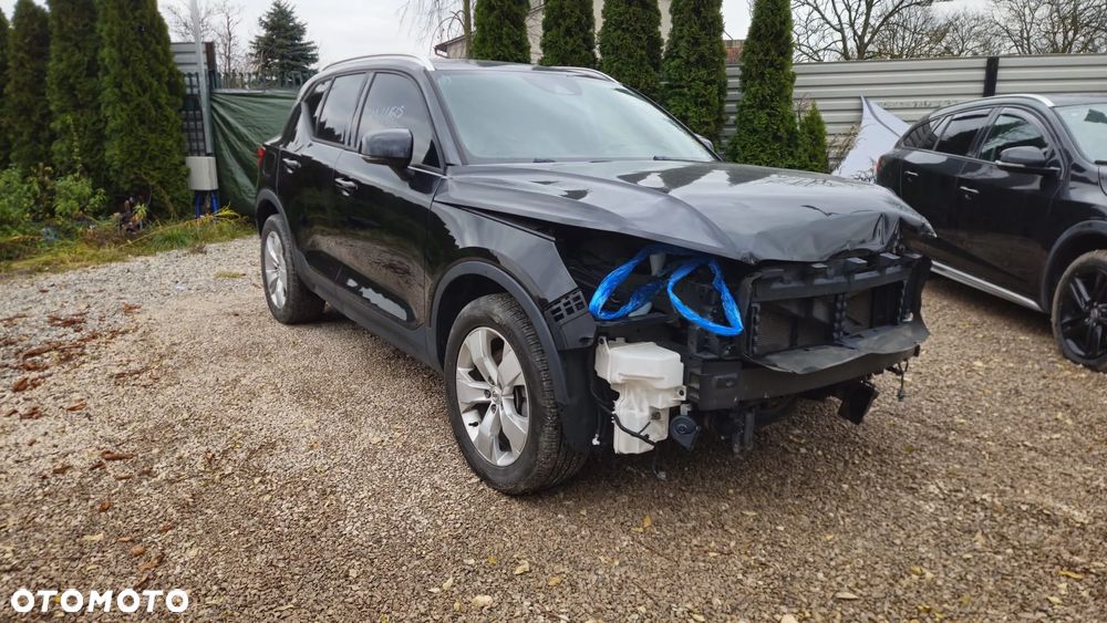Volvo XC 40 T5 AWD Momentum - 1
