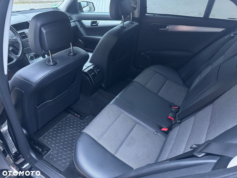 Mercedes-Benz Klasa C 180 T CGI BlueEFFICIENCY Avantgarde - 10