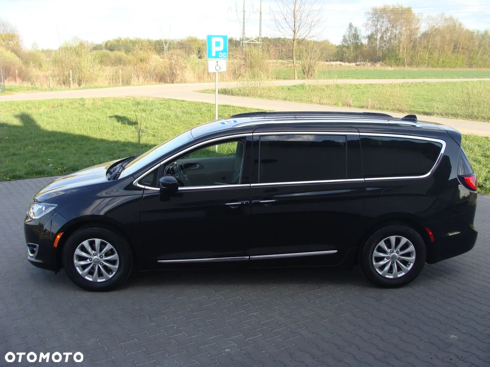 Chrysler Pacifica - 15