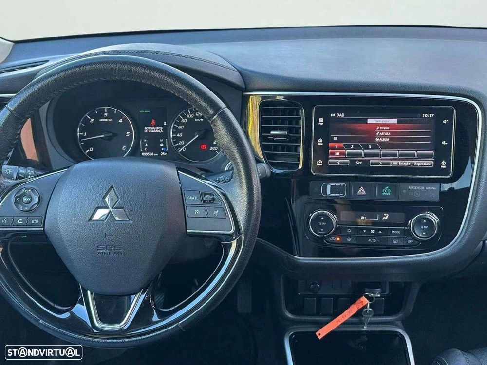 Mitsubishi Outlander 2.2 DI-D Intense+ - 11