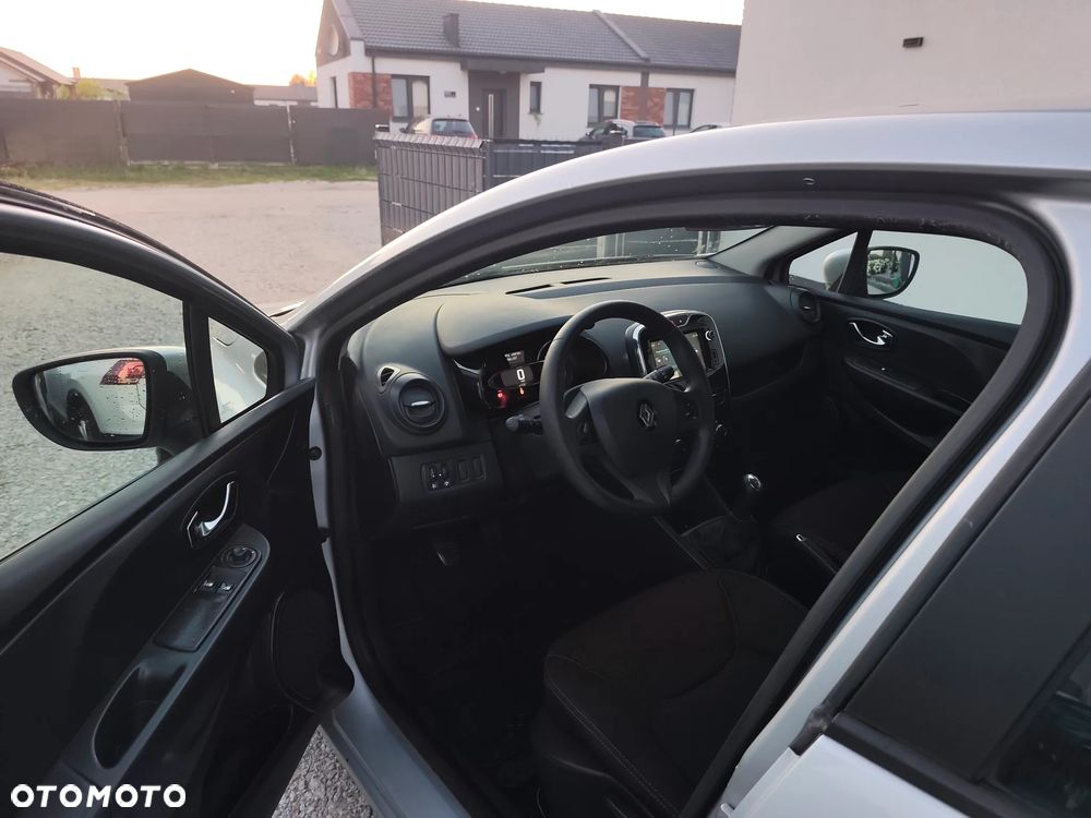 Renault Clio 1.2 16V 75 Dynamique - 10