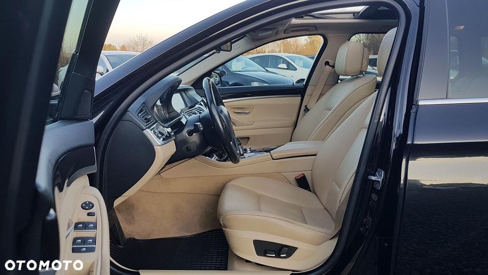 BMW Seria 5 520d xDrive - 22